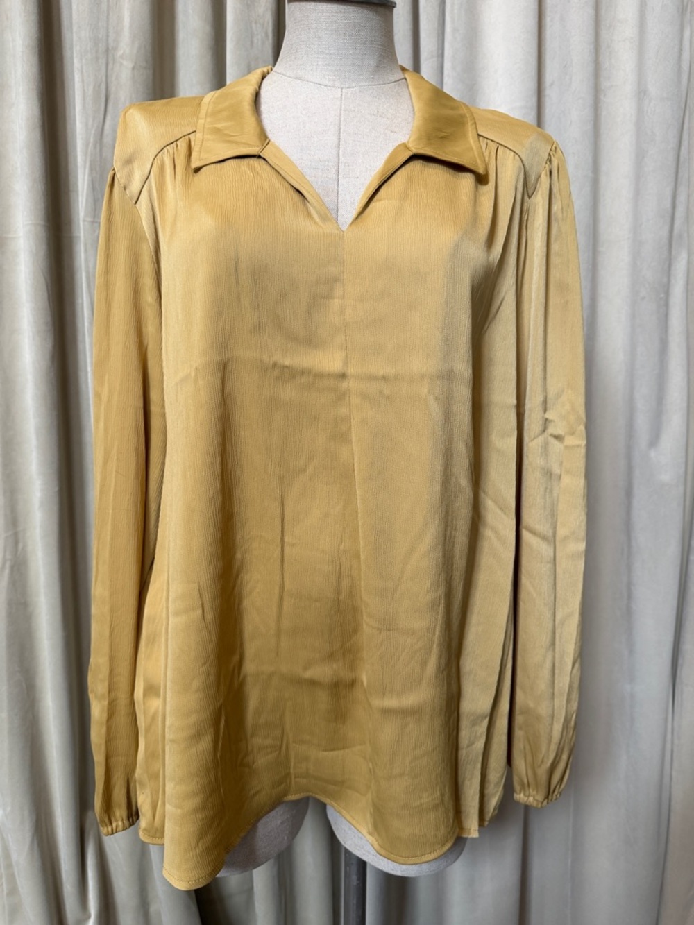 Ariat NWT XL V-Neck Long Sleeve Blouse in Mustard yellow gold